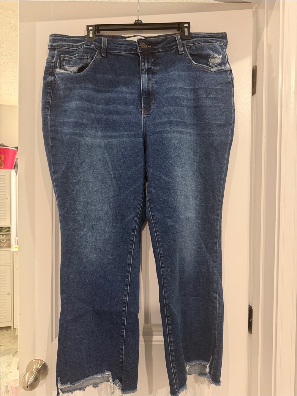 Plus-Size Dark Blue Ankle Crop Jeans with Distressed Hem